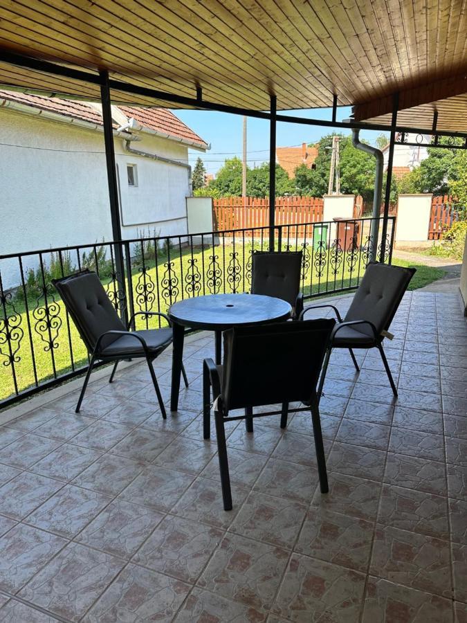 Cozy Garden Apartman Apartment Gyula Exterior photo